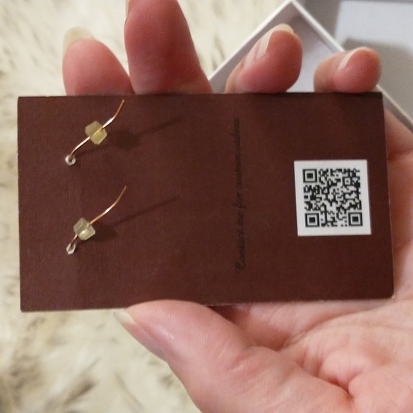 Beautiful delicate handmade earrings by a local artist. Gold with blue beads - Picture 3 of 3